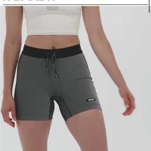 Bandit Running Women's Cadence 5” Striped Shorts